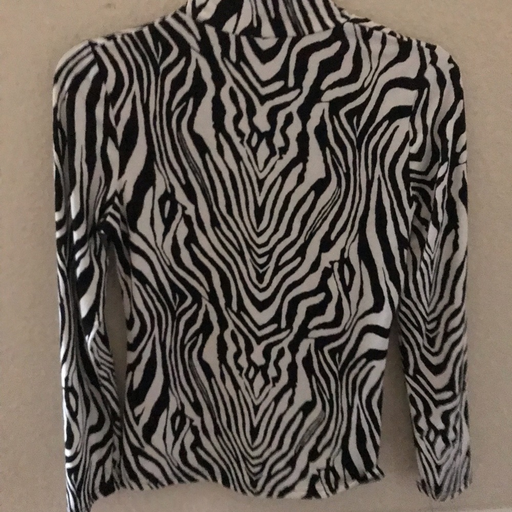 Like new. Beautiful top.